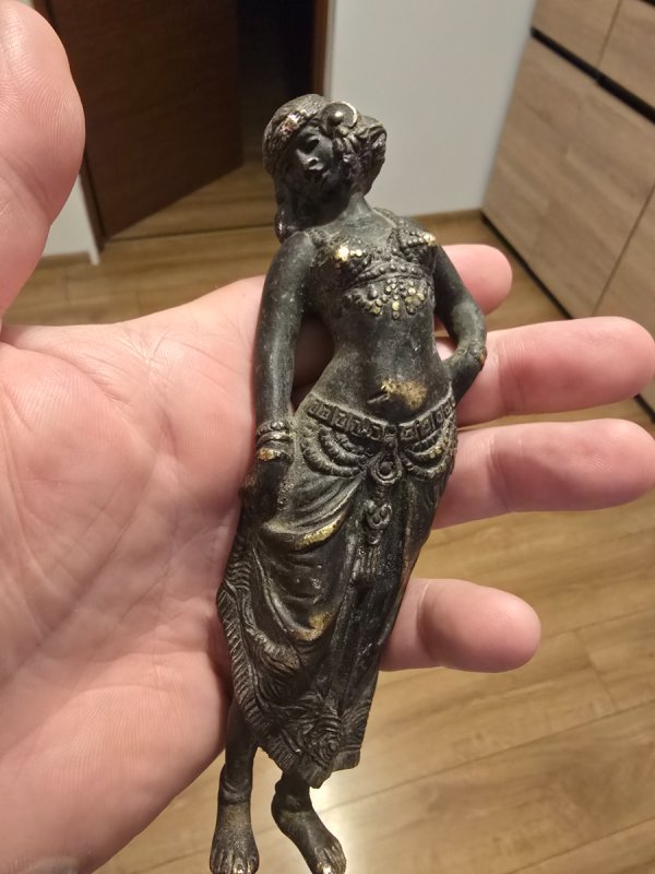 Figurka z brązu