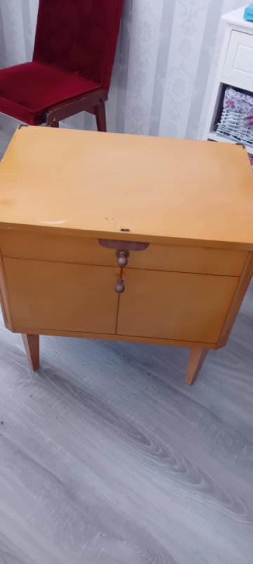 Szafka nocna z okresu vintage - 03 Szafka nocna z okresu vintage - 03