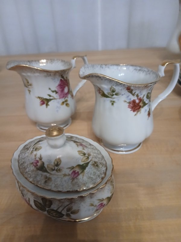 Porcelana Chodzież Iwona róża zdobiona złotem