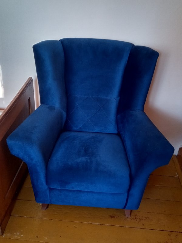 Łóżka rozkładane, łóżka z materacem, szafka, fotel