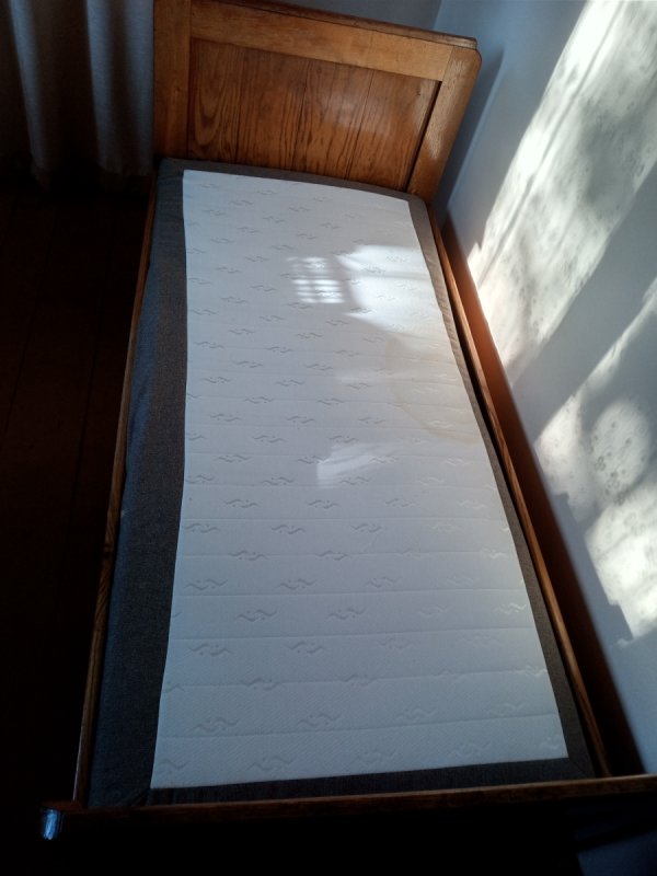 Łóżka rozkładane, łóżka z materacem, szafka, fotel - 01 Łóżka rozkładane, łóżka z materacem, szafka, fotel - 01