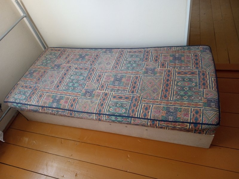 Łóżka rozkładane, łóżka z materacem, szafka, fotel - 04 Łóżka rozkładane, łóżka z materacem, szafka, fotel - 04