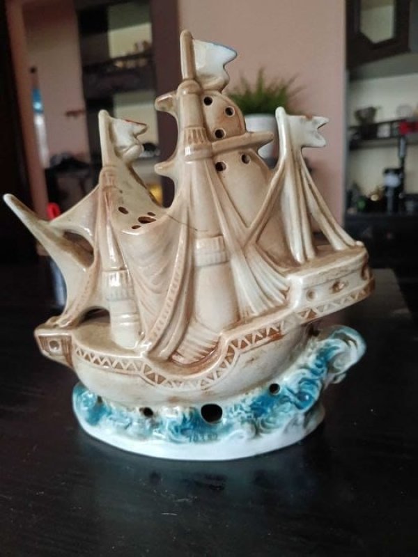 Statek z porcelany