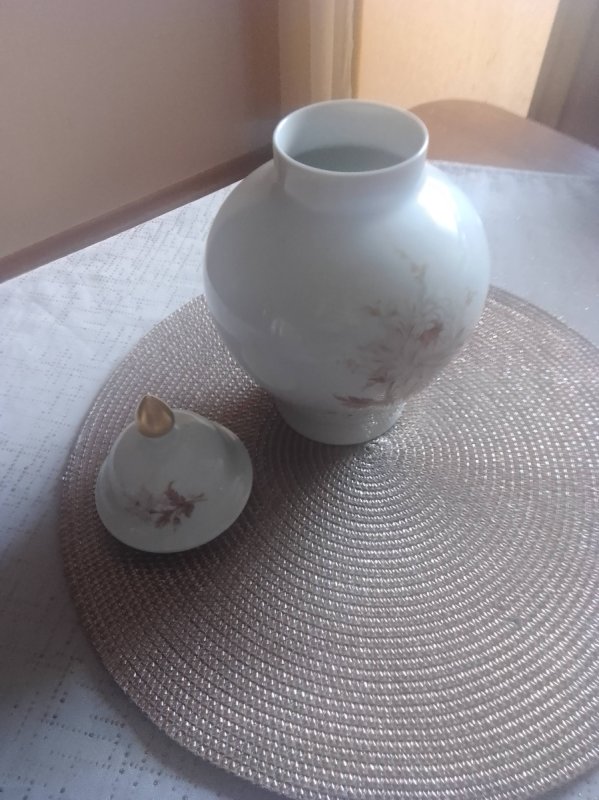 Porcelanowa waza/amfora z pokrywą Kaiser Dorina, m - 02 Porcelanowa waza/amfora z pokrywą Kaiser Dorina, m - 02