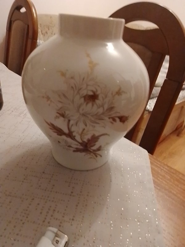 Porcelanowa waza/amfora z pokrywą Kaiser Dorina, m - 03 Porcelanowa waza/amfora z pokrywą Kaiser Dorina, m - 03
