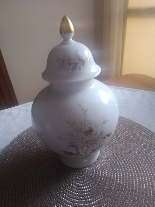 Porcelanowa waza/amfora z pokrywą Kaiser Dorina, m - 04 Porcelanowa waza/amfora z pokrywą Kaiser Dorina, m - 04