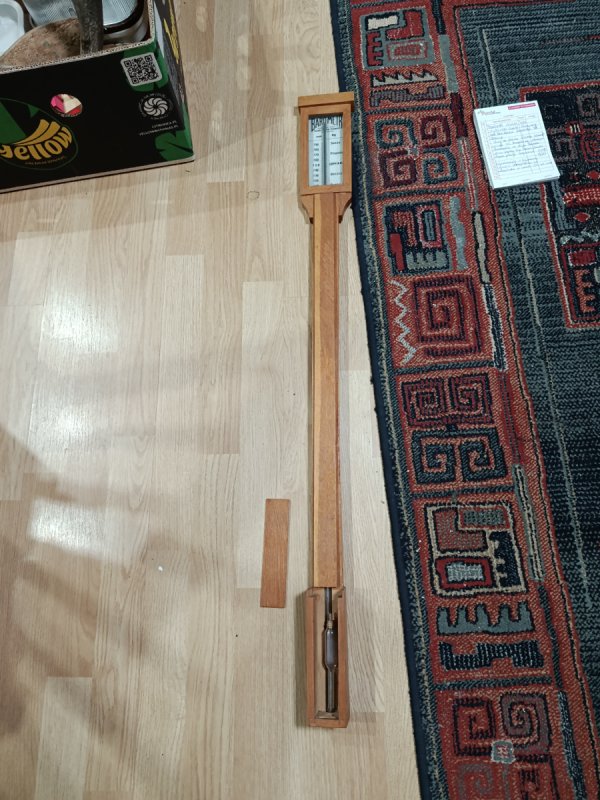Barometr rtęciowy.